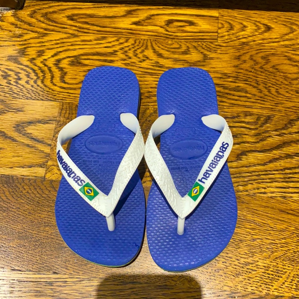 Size 29-30 Havaianas. Excellent condition.